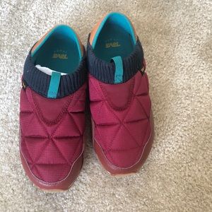 Teva re ember rember Mocs NWOB